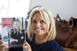 Laren 2 juli 2024
Boekpresentatie Vivian Reijs . oa aanwezig Leontine Ruiters Anouk de Mol Anouk Smulders Merel v Carlsburg .
Ook haar dochter Day Ewbank moeder Meddy Clous en broer Bobby Clous waren aanwezig.