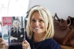 Laren 2 juli 2024
Boekpresentatie Vivian Reijs . oa aanwezig Leontine Ruiters Anouk de Mol Anouk Smulders Merel v Carlsburg .
Ook haar dochter Day Ewbank moeder Meddy Clous en broer Bobby Clous waren aanwezig.
