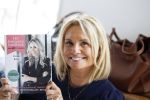 Laren 2 juli 2024
Boekpresentatie Vivian Reijs . oa aanwezig Leontine Ruiters Anouk de Mol Anouk Smulders Merel v Carlsburg .
Ook haar dochter Day Ewbank moeder Meddy Clous en broer Bobby Clous waren aanwezig.