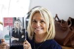 Laren 2 juli 2024
Boekpresentatie Vivian Reijs . oa aanwezig Leontine Ruiters Anouk de Mol Anouk Smulders Merel v Carlsburg .
Ook haar dochter Day Ewbank moeder Meddy Clous en broer Bobby Clous waren aanwezig.