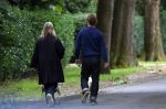 Huizen 6 en n7 juli 2024
Linda de Mol en partner Jeroen Rietbergen wandelend met hun honden rondom hun huis .