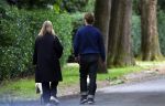 Huizen 6 en n7 juli 2024
Linda de Mol en partner Jeroen Rietbergen wandelend met hun honden rondom hun huis .