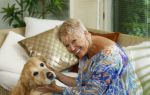 Naarden 12 juli 2024
Loeki Knol thuis met haar hond.
