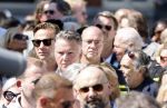 Amsterdam 15 juli 2024
Herdenkingsmonument Peter R. de Vries onthuld in Amsterdam Het kunstwerk bestaat uit twee bronzen handen die in elkaar grijpen en is gemaakt door kunstenares Rini Hurkmans. Burgemeester Femke Halsema en Kelly de Vries spreken tijdens de onthulling van het monument. Humbert Tan presenteert het . Ook zijn vrouw Jaqueline de Vries zoon Royce de Vries (met vrouw ) en Kelly de Vries (met partner) waren natuurlijk aanwezig . Louis v Gaal