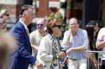 Amsterdam 15 juli 2024
Herdenkingsmonument Peter R. de Vries onthuld in Amsterdam Het kunstwerk bestaat uit twee bronzen handen die in elkaar grijpen en is gemaakt door kunstenares Rini Hurkmans. Burgemeester Femke Halsema en Kelly de Vries spreken tijdens de onthulling van het monument. Humbert Tan presenteert het . Ook zijn vrouw Jaqueline de Vries zoon Royce de Vries (met vrouw ) en Kelly de Vries (met partner) waren natuurlijk aanwezig . Louis v Gaal en zijn vrouw Truus v Gaal