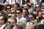 Amsterdam 15 juli 2024
Herdenkingsmonument Peter R. de Vries onthuld in Amsterdam Het kunstwerk bestaat uit twee bronzen handen die in elkaar grijpen en is gemaakt door kunstenares Rini Hurkmans. Burgemeester Femke Halsema en Kelly de Vries spreken tijdens de onthulling van het monument. Humbert Tan presenteert het . Ook zijn vrouw Jaqueline de Vries zoon Royce de Vries (met vrouw ) en Kelly de Vries (met partner) waren natuurlijk aanwezig . Louis v Gaal en zijn vrouw Truus v Gaal