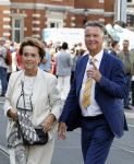 Amsterdam 15 juli 2024
Herdenkingsmonument Peter R. de Vries onthuld in Amsterdam Het kunstwerk bestaat uit twee bronzen handen die in elkaar grijpen en is gemaakt door kunstenares Rini Hurkmans. Burgemeester Femke Halsema en Kelly de Vries spreken tijdens de onthulling van het monument. Humbert Tan presenteert het . Ook zijn vrouw Jaqueline de Vries zoon Royce de Vries (met vrouw ) en Kelly de Vries (met partner) waren natuurlijk aanwezig . Louis v Gaal en zijn vrouw Truus v Gaal