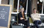 Muiden 7 juli 2024
Marianne Timmer met vriend / date in het cemtrum van Muiden op terras .