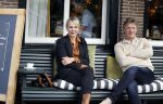 Muiden 7 juli 2024
Marianne Timmer met vriend / date in het cemtrum van Muiden op terras .