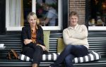 Muiden 7 juli 2024
Marianne Timmer met vriend / date in het cemtrum van Muiden op terras .