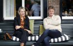 Muiden 7 juli 2024
Marianne Timmer met vriend / date in het cemtrum van Muiden op terras .