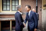 Den Haag 2 juli 2024
Voormaling minister president Mark Rutte geeft de sleutel van het torentje aan de nieuwe minister president  Dick Schoofs en vertrekt op zijn fiets .