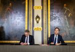 Den Haag 2 juli 2024
Voormaling minister president Mark Rutte geeft de sleutel van het torentje aan de nieuwe minister president  Dick Schoofs en vertrekt op zijn fiets .
