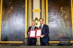 Den Haag 2 juli 2024
Voormaling minister president Mark Rutte geeft de sleutel van het torentje aan de nieuwe minister president  Dick Schoofs en vertrekt op zijn fiets .