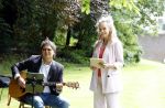 Arnhem 7 juli 2024
Annemarie Bruning en Frits Maeijer trouwen . Hun honden moeder en zoon zijn de getuigen . Marlayne Sahupala in de BAB en zingt verschillende liedjes .