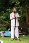 Arnhem 7 juli 2024
Annemarie Bruning en Frits Maeijer trouwen . Hun honden moeder en zoon zijn de getuigen . Marlayne Sahupala in de BAB en zingt verschillende liedjes .