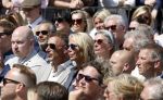 Amsterdam 15 juli 2024
Herdenkingsmonument Peter R. de Vries onthuld in Amsterdam Het kunstwerk bestaat uit twee bronzen handen die in elkaar grijpen en is gemaakt door kunstenares Rini Hurkmans. Burgemeester Femke Halsema en Kelly de Vries spreken tijdens de onthulling van het monument. Humbert Tan presenteert het . Ook zijn vrouw Jaqueline de Vries zoon Royce de Vries (met vrouw ) en Kelly de Vries (met partner) waren natuurlijk aanwezig . Nicolette Kluijver met partner Milan