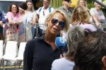 Amsterdam 15 juli 2024
Nicolette Kluijver met haar partner Milan bij onthulling kunstwerk ter nagedachtenis van Peter R de Vries op het Leidse Plein.