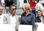 Amsterdam 15 juli 2024
Nicolette Kluijver met haar partner Milan bij onthulling kunstwerk ter nagedachtenis van Peter R de Vries op het Leidse Plein.