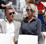 Amsterdam 15 juli 2024
Nicolette Kluijver met haar partner Milan bij onthulling kunstwerk ter nagedachtenis van Peter R de Vries op het Leidse Plein.
