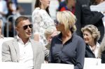 Amsterdam 15 juli 2024
Nicolette Kluijver met haar partner Milan bij onthulling kunstwerk ter nagedachtenis van Peter R de Vries op het Leidse Plein.