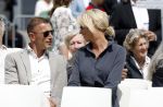 Amsterdam 15 juli 2024
Nicolette Kluijver met haar partner Milan bij onthulling kunstwerk ter nagedachtenis van Peter R de Vries op het Leidse Plein.