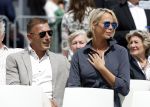 Amsterdam 15 juli 2024
Nicolette Kluijver met haar partner Milan bij onthulling kunstwerk ter nagedachtenis van Peter R de Vries op het Leidse Plein.
