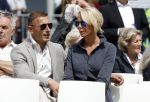 Amsterdam 15 juli 2024
Nicolette Kluijver met haar partner Milan bij onthulling kunstwerk ter nagedachtenis van Peter R de Vries op het Leidse Plein.