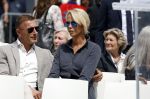 Amsterdam 15 juli 2024
Nicolette Kluijver met haar partner Milan bij onthulling kunstwerk ter nagedachtenis van Peter R de Vries op het Leidse Plein.