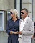 Amsterdam 15 juli 2024
Nicolette Kluijver met haar partner Milan bij onthulling kunstwerk ter nagedachtenis van Peter R de Vries op het Leidse Plein.