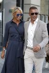 Amsterdam 15 juli 2024
Nicolette Kluijver met haar partner Milan bij onthulling kunstwerk ter nagedachtenis van Peter R de Vries op het Leidse Plein.