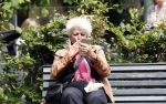 Amsterdam 1 juli 2024
Pamela Teves op de fiets in Amsterdam zuid . Zee eet daarna lekker een broodje en Face timed met iemand