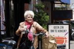 Amsterdam 1 juli 2024
Pamela Teves op de fiets in Amsterdam zuid . Zee eet daarna lekker een broodje en Face timed met iemand