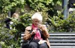 Amsterdam 1 juli 2024
Pamela Teves op de fiets in Amsterdam zuid . Zee eet daarna lekker een broodje en Face timed met iemand