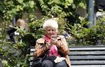 Amsterdam 1 juli 2024
Pamela Teves op de fiets in Amsterdam zuid . Zee eet daarna lekker een broodje en Face timed met iemand
