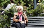 Amsterdam 1 juli 2024
Pamela Teves op de fiets in Amsterdam zuid . Zee eet daarna lekker een broodje en Face timed met iemand