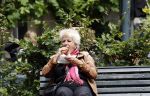 Amsterdam 1 juli 2024
Pamela Teves op de fiets in Amsterdam zuid . Zee eet daarna lekker een broodje en Face timed met iemand