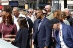 Amsterdam 15 juli 2024
Herdenkingsmonument Peter R. de Vries onthuld in Amsterdam Het kunstwerk bestaat uit twee bronzen handen die in elkaar grijpen en is gemaakt door kunstenares Rini Hurkmans. Burgemeester Femke Halsema en Kelly de Vries spreken tijdens de onthulling van het monument. Humbert Tan presenteert het . Ook zijn vrouw Jaqueline de Vries zoon Royce de Vries (met vrouw ) en Kelly de Vries (met partner) waren natuurlijk aanwezig . Patrick Kluivert en zijn vrouw Rossana Kluivert
