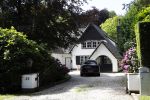 Blaricum 4 juli 2024
Het huis van paul de Leeuw en zijn man Stefan Nugter in Blaricum in na bijna 3 jaar verkocht.