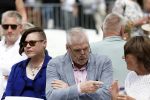 Amsterdam 15 juli 2024
Herdenkingsmonument Peter R. de Vries onthuld in Amsterdam Het kunstwerk bestaat uit twee bronzen handen die in elkaar grijpen en is gemaakt door kunstenares Rini Hurkmans. Burgemeester Femke Halsema en Kelly de Vries spreken tijdens de onthulling van het monument. Humbert Tan presenteert het . Ook zijn vrouw Jaqueline de Vries zoon Royce de Vries (met vrouw ) en Kelly de Vries (met partner) waren natuurlijk aanwezig . Advocaat peter Schouten met beveiliging