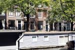 Amsterdam 30 juli 2024
 Peter v d Vorst heeft het huis 2 huizen links naast Beau v Erven Dorens   gekocht. Het was het huis van Gigi Ravelli en haar man Roger Hodenius .