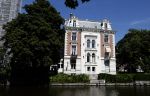 Amsterdam 30 juli 2024
Prins Bernhard en prinses Annette hebben hun huis aan het water verkocht.
