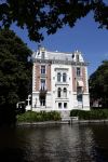Amsterdam 30 juli 2024
Prins Bernhard en prinses Annette hebben hun huis aan het water verkocht.