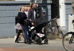 Amsterdam 14 juli 2024
Rob v d Wouw met zijn vriendin achter de kinderwagen met daarin hun baby tje / kindje