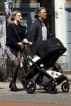 Amsterdam 14 juli 2024
Rob v d Wouw met zijn vriendin achter de kinderwagen met daarin hun baby tje / kindje