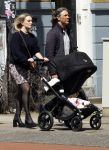 Amsterdam 14 juli 2024
Rob v d Wouw met zijn vriendin achter de kinderwagen met daarin hun baby tje / kindje