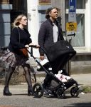 Amsterdam 14 juli 2024
Rob v d Wouw met zijn vriendin achter de kinderwagen met daarin hun baby tje / kindje