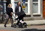 Amsterdam 14 juli 2024
Rob v d Wouw met zijn vriendin achter de kinderwagen met daarin hun baby tje / kindje