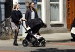 Amsterdam 14 juli 2024
Rob v d Wouw met zijn vriendin achter de kinderwagen met daarin hun baby tje / kindje