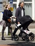 Amsterdam 14 juli 2024
Rob v d Wouw met zijn vriendin achter de kinderwagen met daarin hun baby tje / kindje